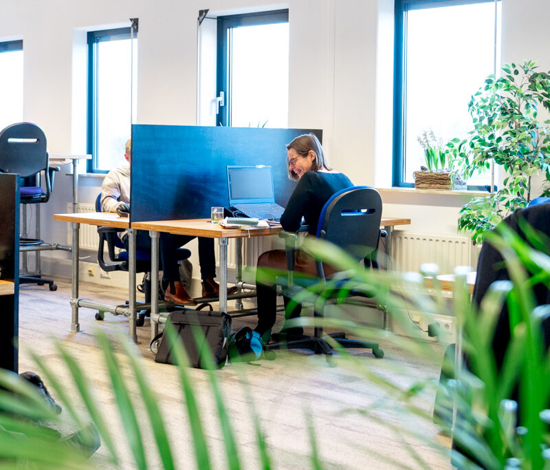 Vind een leverancier van kantoorinrichting, bureaus en stoelen voor je MKB-kantoor en vraag rechtstreeks aan via Grootmarkt.